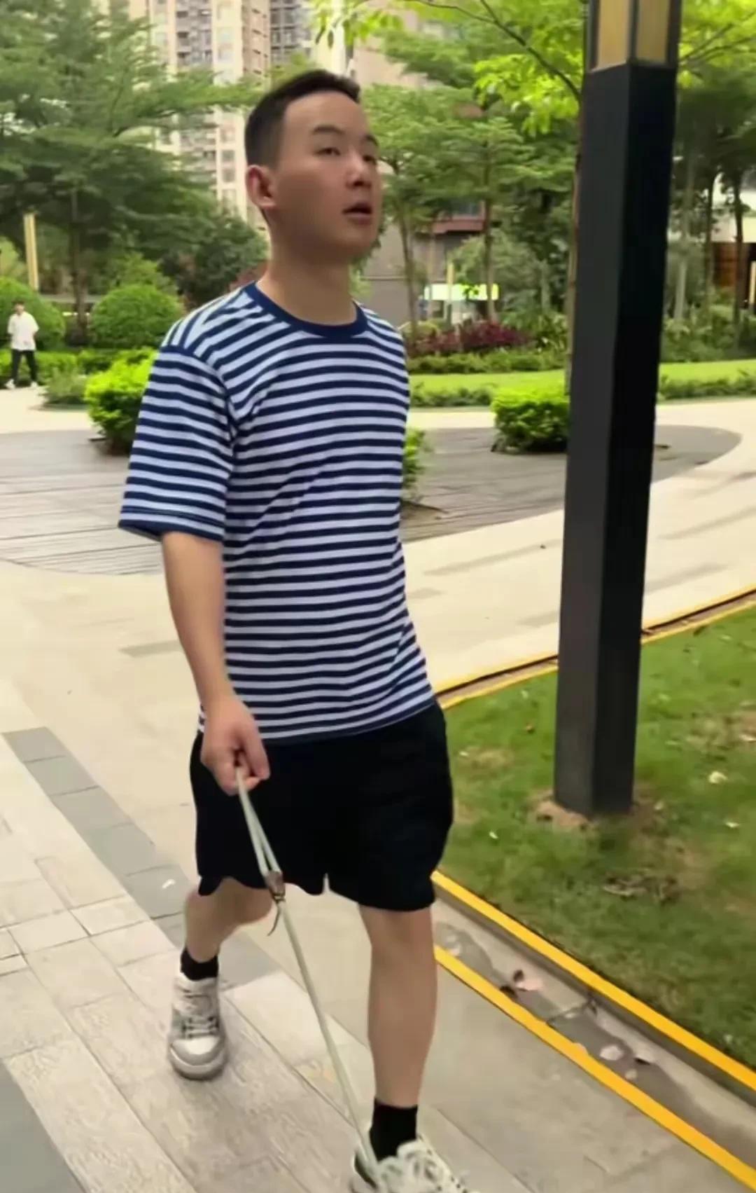 端午节谢浩男终于与家人团聚。浩男这样的孩子，只要出现就会让人心情舒适。通身都是