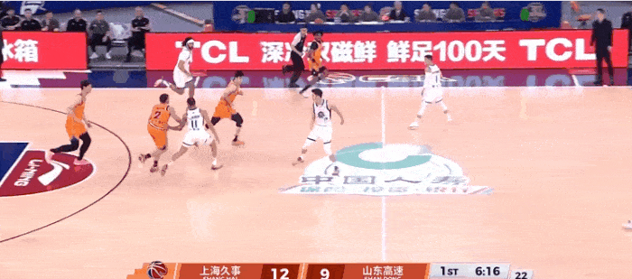 被忽视的身体天赋！张镇麟凭什么让上海队主场15连胜？很多人聊篮球，总爱把“