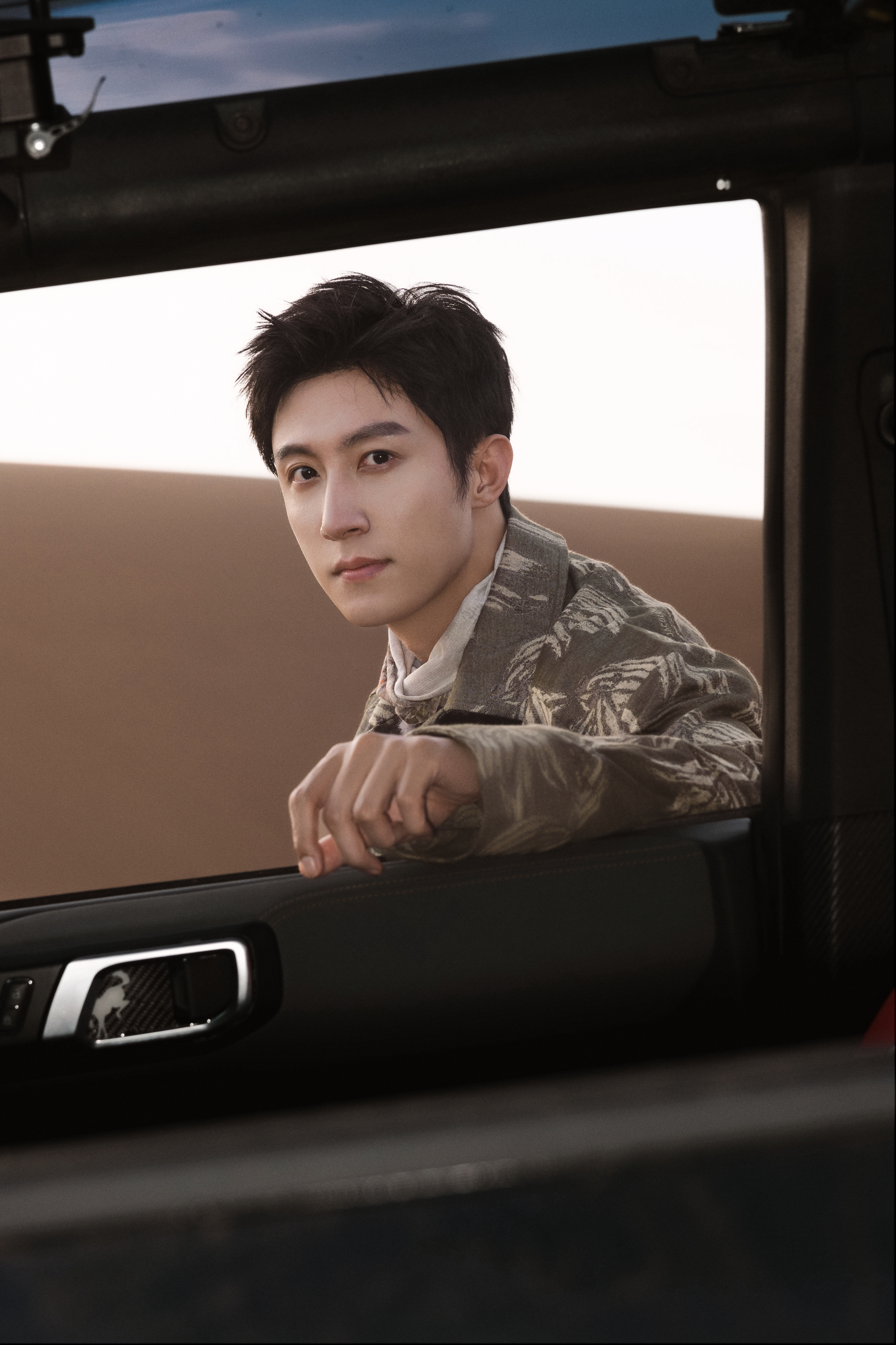 本信女许愿黄景瑜新剧定妆造型是美式前刺！如果如愿，必荤素搭配！