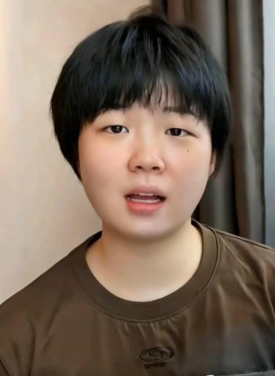 蒯曼是国乒女队第一宝妹吗，肉嘟嘟国泰民安脸，确实好可爱大丫头现在看到，还不错。但