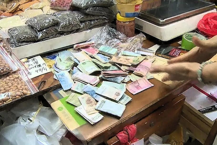 有一种善良，叫“我不要，你拿着”。有人盼着养老金到账，心里踏实；有人却偷偷往