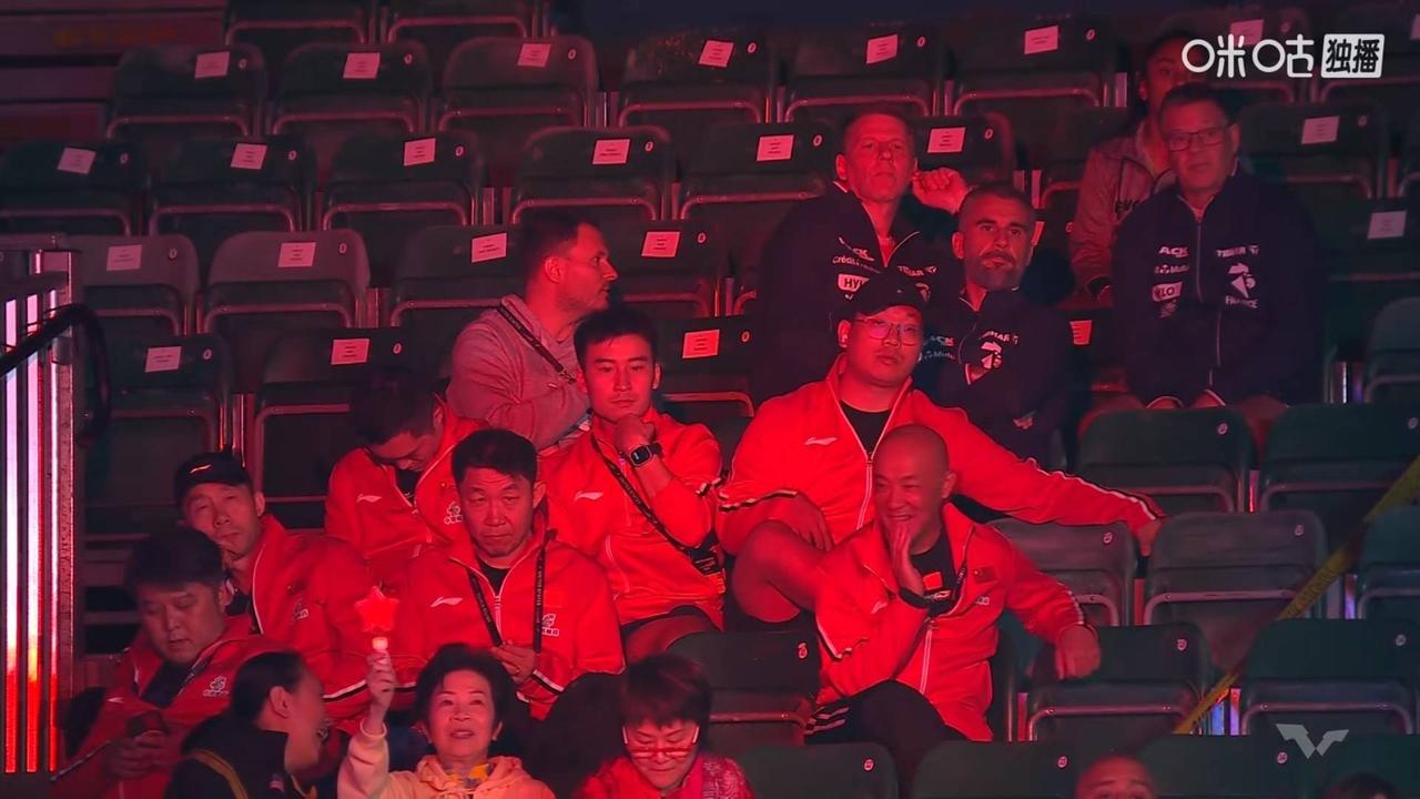 王楚钦/孙颖莎🇨🇳首局失利！第一局王楚钦/孙颖莎🇨🇳9-11意外不敌大