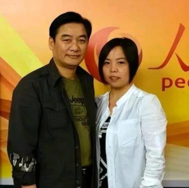 1985年，安徽21岁战士壮烈牺牲，战友方海鹰放弃上军校，替他尽孝，父母感动得泪