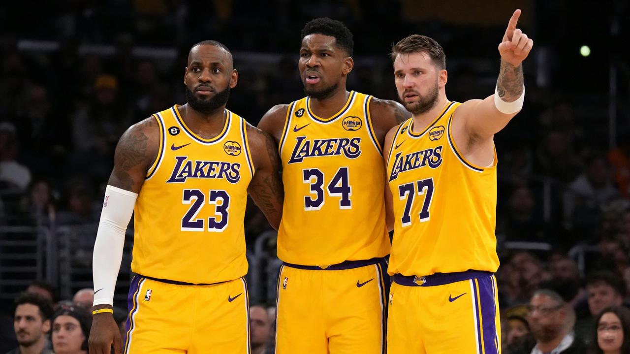 任何球队的管理层，在任何情况下，有机会得到阿戴托昆波，而他们选择放弃，不去尝试，