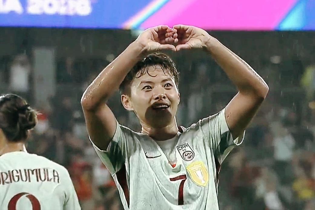 这下好了！2：1战胜朝鲜队，中国女足以小组第一出线。中国女足凭借上半场的