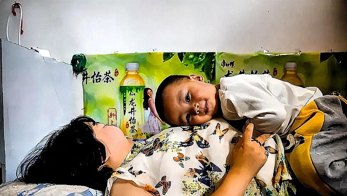 “医学奇迹！”2011年，江西男子罗忠木，在2011年不顾亲友劝说，坚持与身患脊