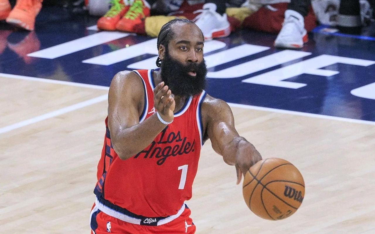 感觉马上快船要做笔交易了，我超级希望西卡能来啊，能打四、能3能D、和小卡配合过，