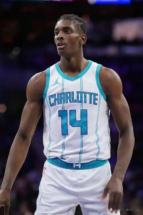 快船放弃了联盟性价比最高的中锋黄蜂获得9连胜，黄蜂官方晒出迪亚巴特的图片，表