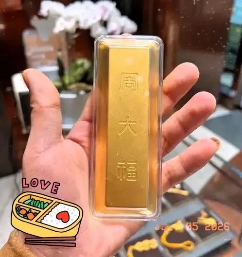 手里大量有黄金的人，做好心理准备吧。7月5日一开盘，黄金又开始疯狂了，这