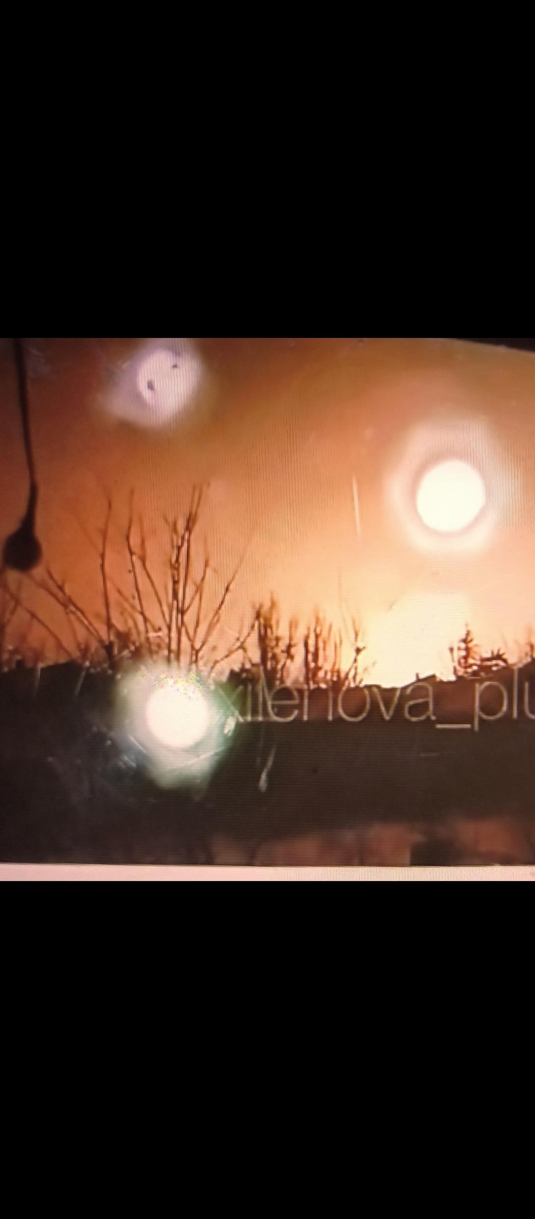 俄罗斯又遭到轰炸！据《诺贝报告》报道，当地时间1月21日夜，顿涅茨克与卢甘斯克交