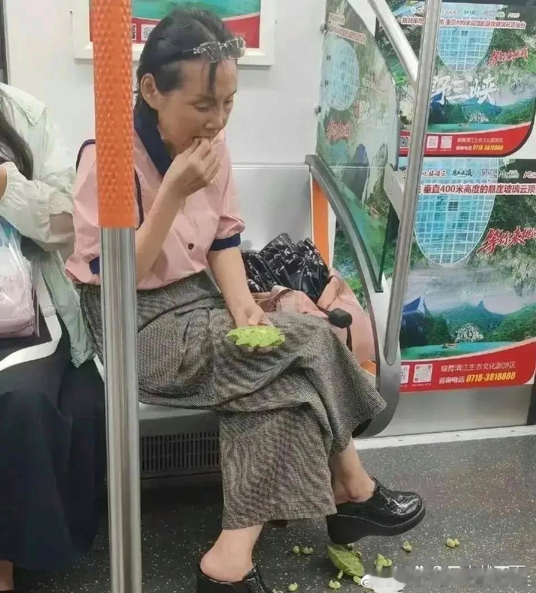 她是怎么做到这么淡定，脸不红的呢？