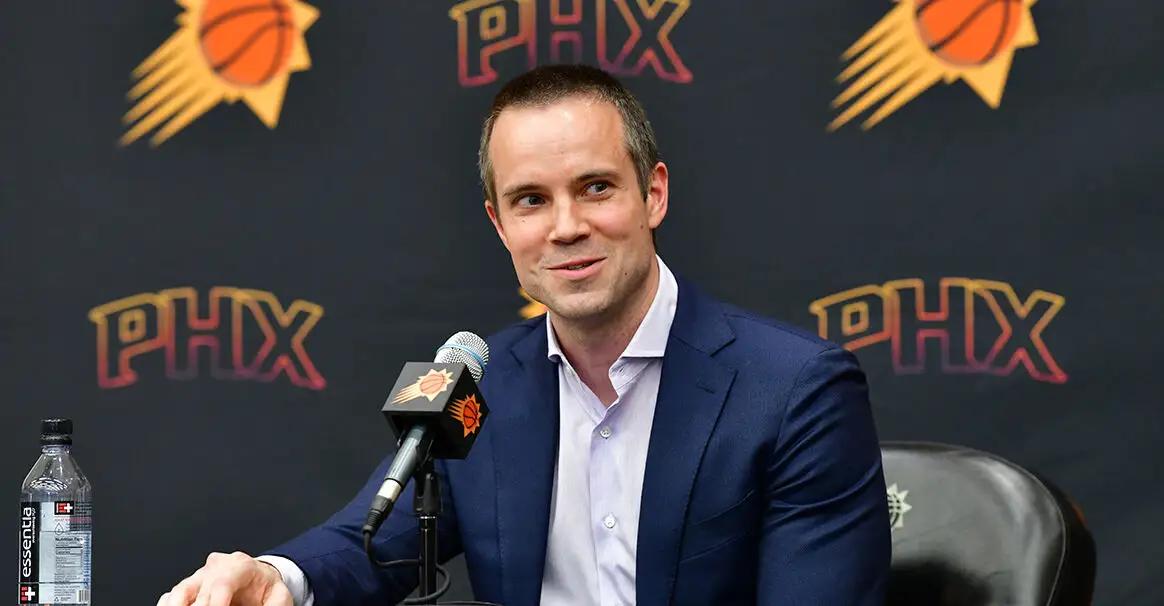 奥特带领太阳走出黑暗太阳绝杀雷霆，布克最后0.7秒面对卡罗索和多尔特双人包夹