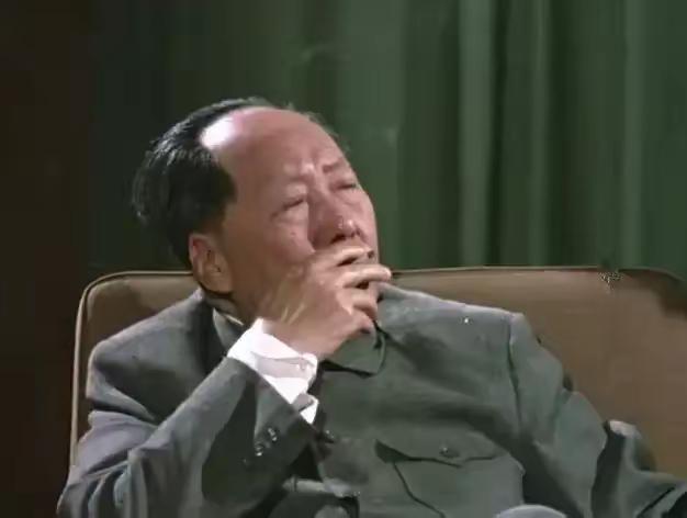 毛主席为啥要给秦始皇“翻案”？这首诗说透了！你可能听过很多人骂秦始皇，说他暴