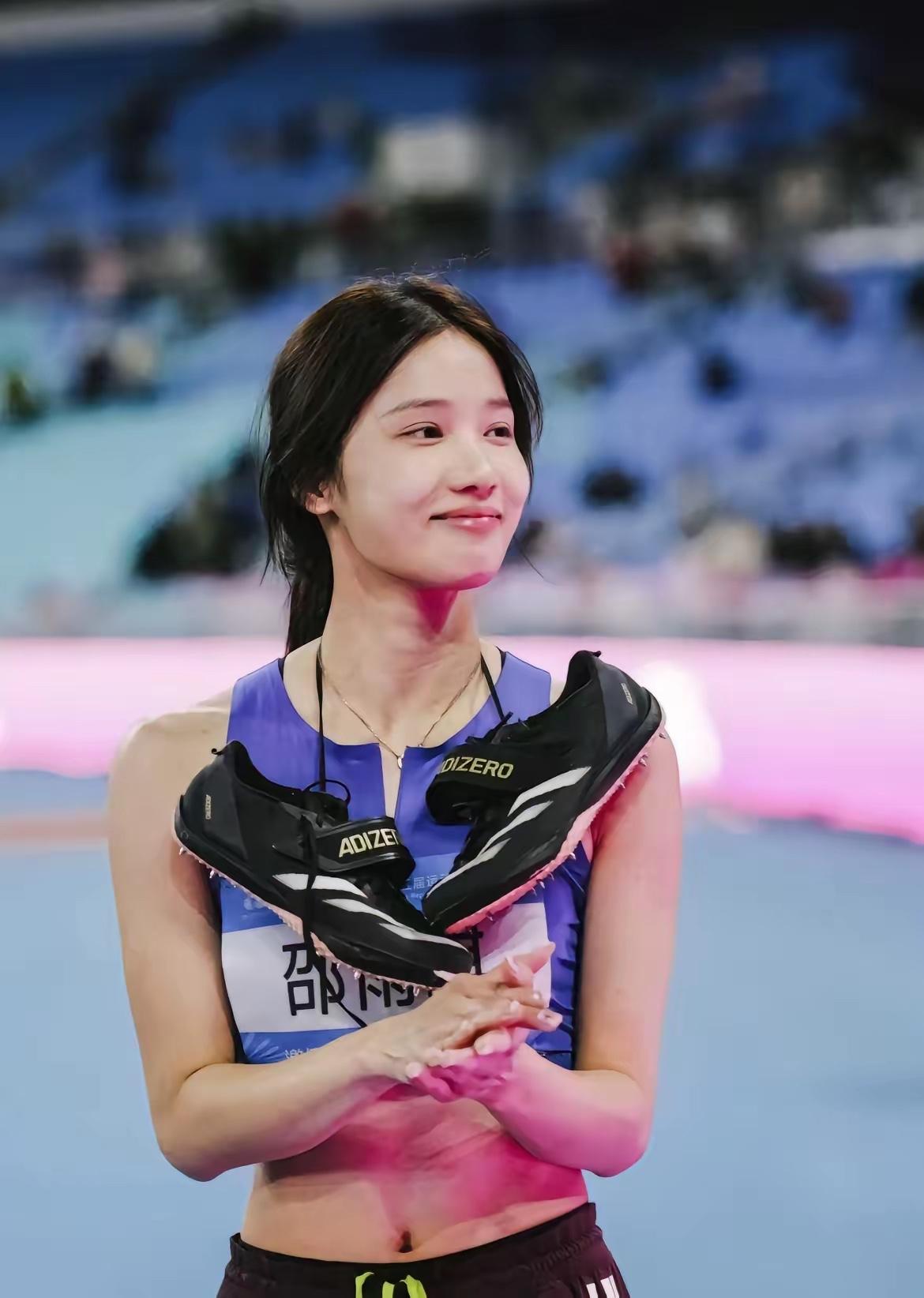 邵雨琪，实在不行换个赛道吧，大家是真看不下去了——明明靠体育实力就能封神，颜值还