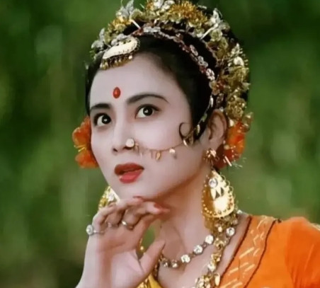 1986年，李玲玉在《西游记》中出演玉兔精时，非常妖娆，杨洁导演看不下去了，大声