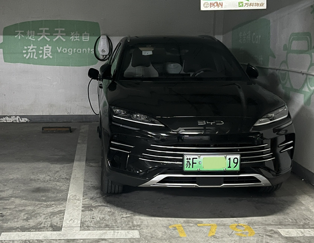 今日份停车满分大车不好停，倒进去已经很难了，车头进去更难，所以果断移桩了