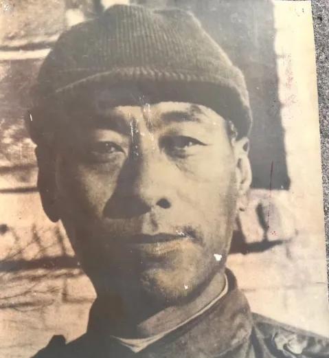 1948年11月，辽沈战役收官，沈阳解放。战后东北野战军减员严重，连长黄达宣奉命