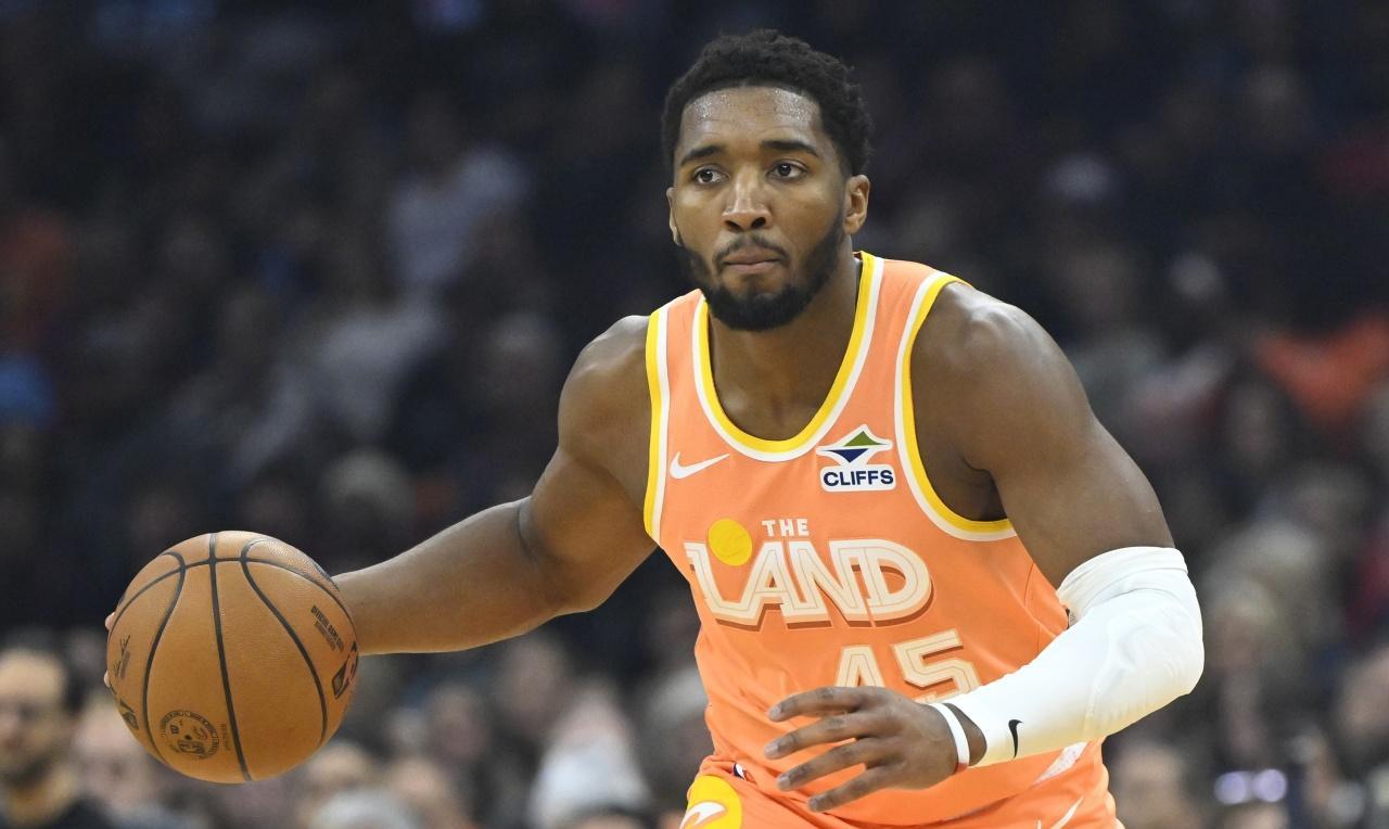 奢侈税压得骑士气喘吁吁，想要打包送出队内两名首发！骑士队记报道：球队战绩徘徊在附