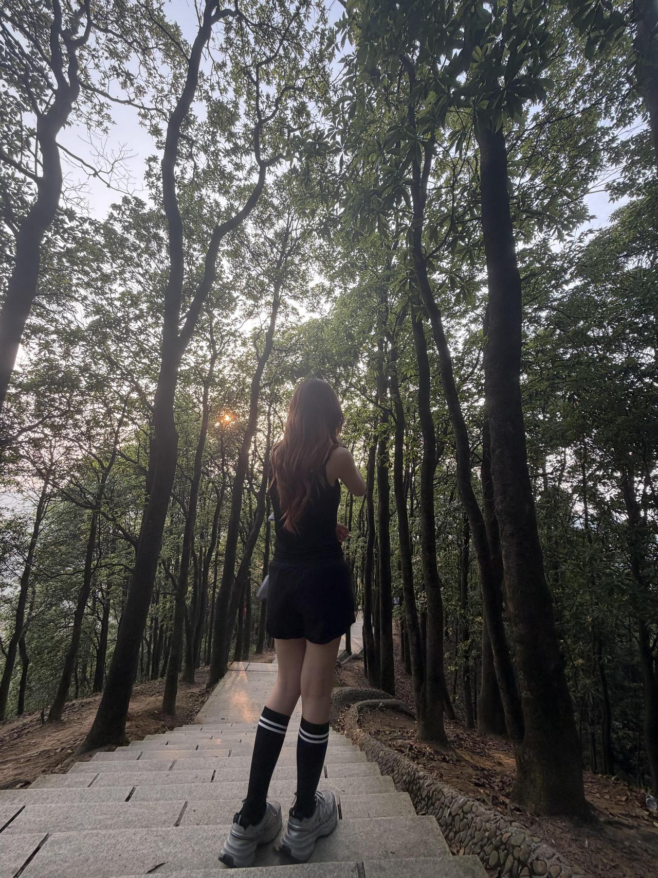 复旦大学梁永安教授说：这个世界上混得最惨的孩子，一定来源于一个没有任何家底，