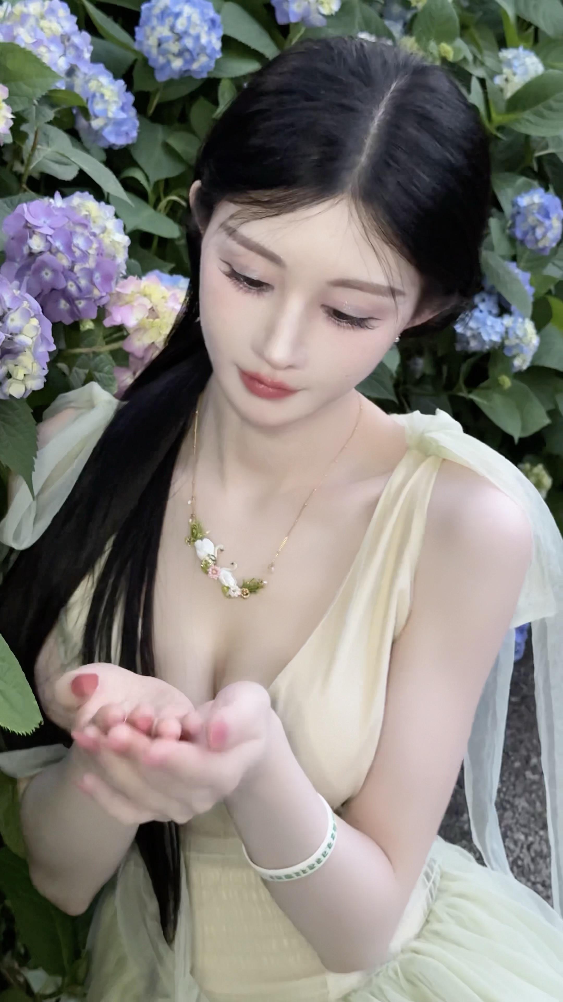 我在月光下许过情真 问你到底爱我有几分