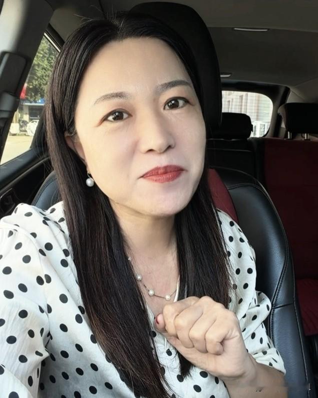 我是银行退休的，为什么不买国债？国债的利率不仅比银行高，安全度也很高，可以说