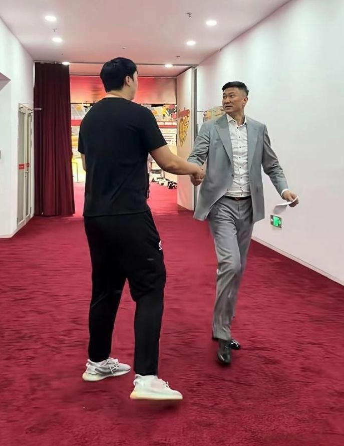 朱芳雨和杜锋现在肠子都悔青了？这话说得不准确，他们后悔的从来不是离开广东，也不是