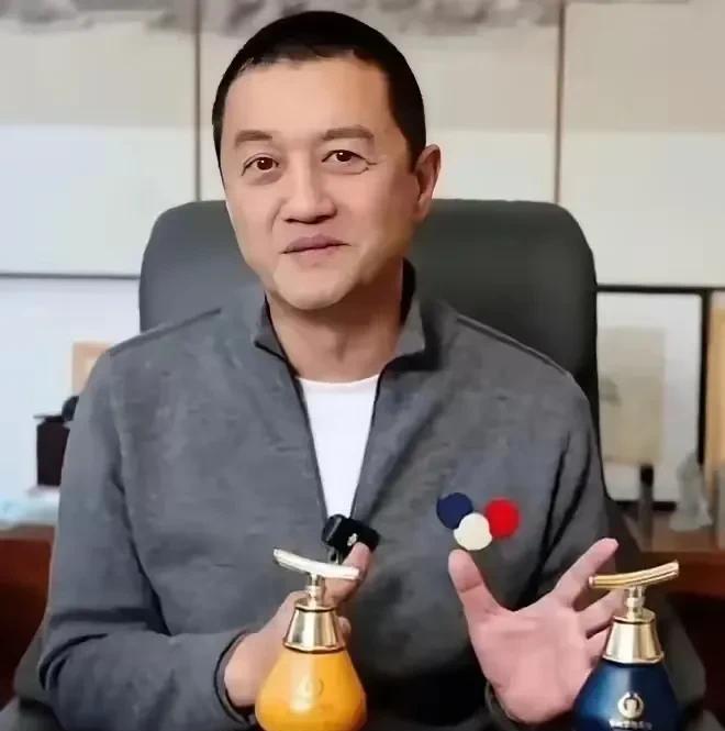 李亚鹏是傻子还是高手？近些年他因为在创业路上屡败屡战，被称为“投资界的奇才”，而