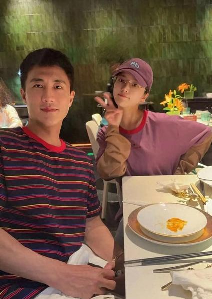 杜淳六一晒家庭温馨日常，宠妻爱女幸福感拉满儿童节如约而至，整个世界仿佛都被快乐