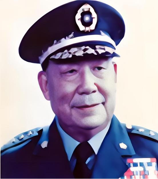 1949年，蒋介石下死令：撤离青岛必炸全城设施！刘安祺表面点头应承，转身就对亲兵