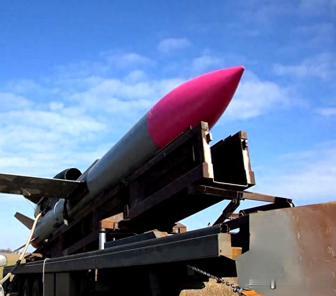 乌军火烈鸟导弹出击，重创俄黑海石油码头！乌克兰火烈鸟袭击新罗西斯克港黑海谢斯卡里