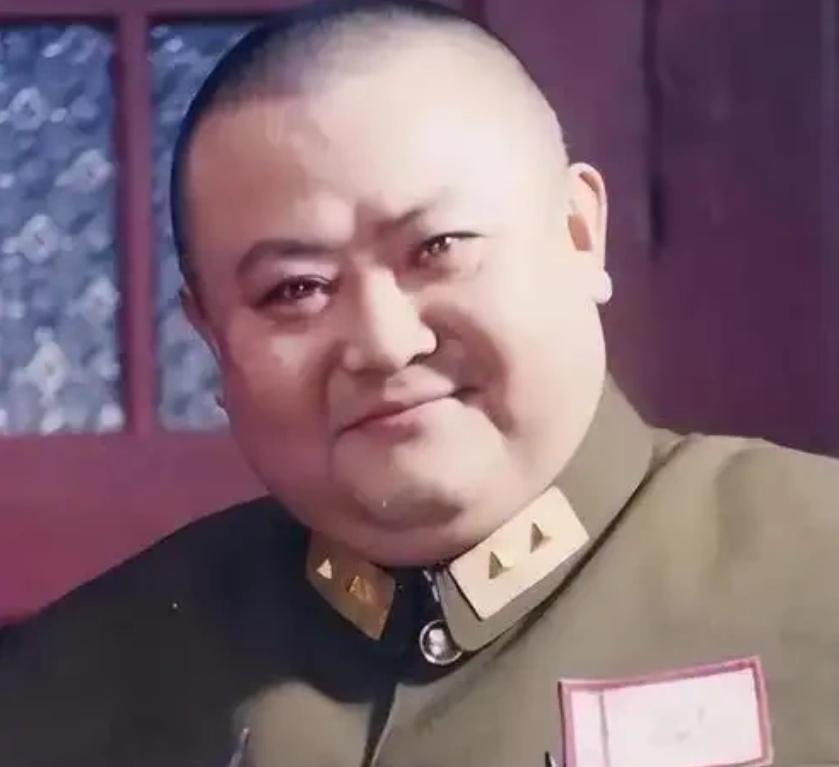 1948年10月，蒋介石让给淞沪警备司令宣铁吾发去密电，让将范绍增抓捕押往南京，