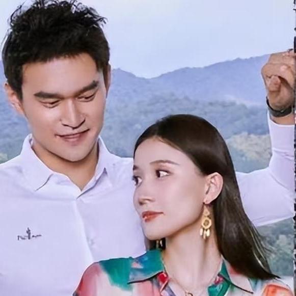 发现没？孙杨这次上节目，最大的不同不是他开始秀恩爱了，而是他终于敢自己说话了