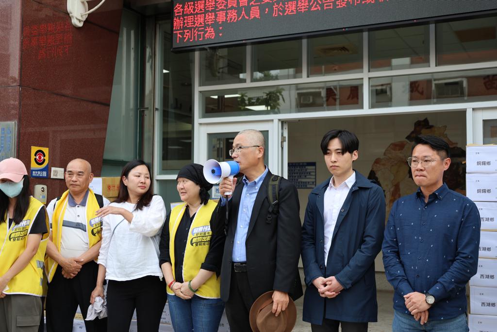 近期，由绿营发起的全台大规模罢免行动已步入第二阶段连署送件的最后关键时期。此前，