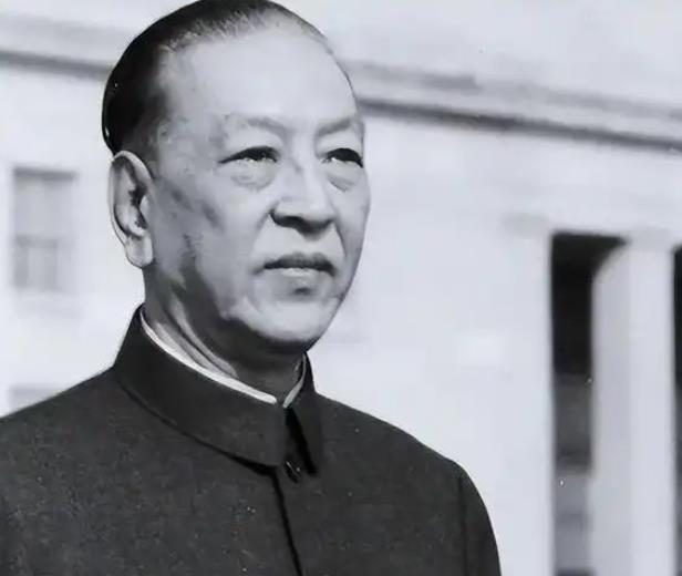 1950年，耿飚前往瑞典担任大使一职。在接风晚宴上，瑞典将军突然发难，询问耿飚带