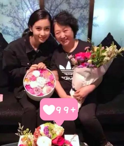 今天全网最尴尬的人叶珂，非她莫属。叶珂今天看到的新闻，不是杨颖又上热搜，就是