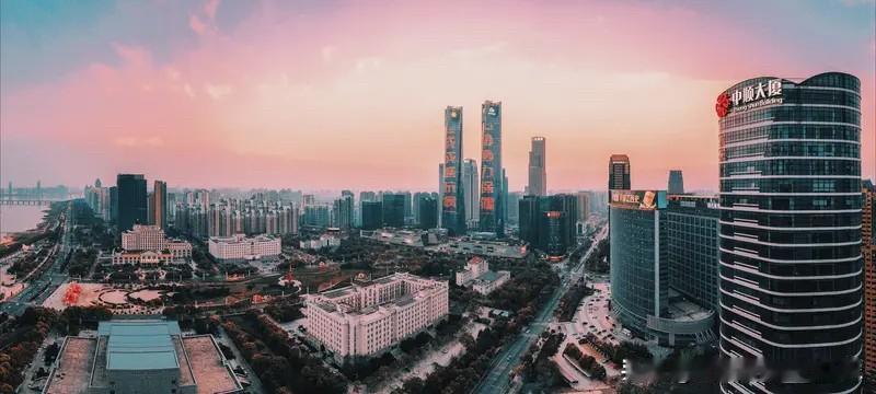 南昌楼市要加把劲了。现在南昌楼市还是没有完成全面止跌从2026年1月5日到6