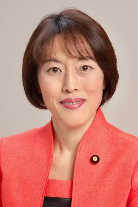 日本的新年，不太平静；田村智子上台，第一句话就批评高市早苗；说她的言论，伤了中日