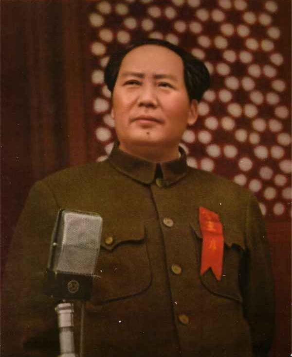 1949年9月30日，毛泽东以575票当选主席，距离“满票”缺了一票，周恩来找到