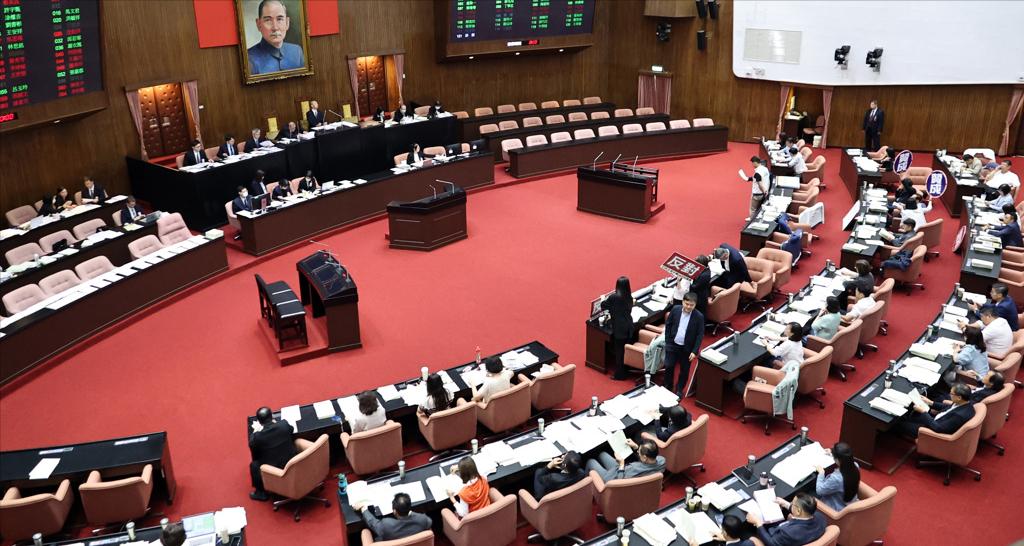 质疑民进党当局背弃承诺，傅崐萁：已鞠躬尽瘁台“立法院”今日快速三读通过2026
