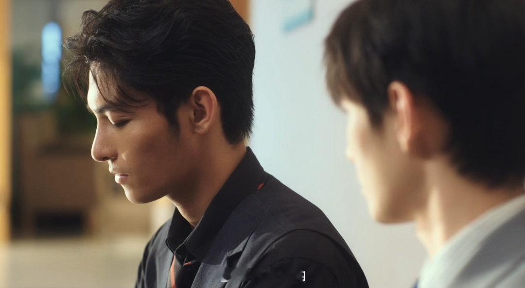 港城361一起去很多地方旅行，希朝把陪伴做到了极致。何昶希与何衍朝对手戏里的互