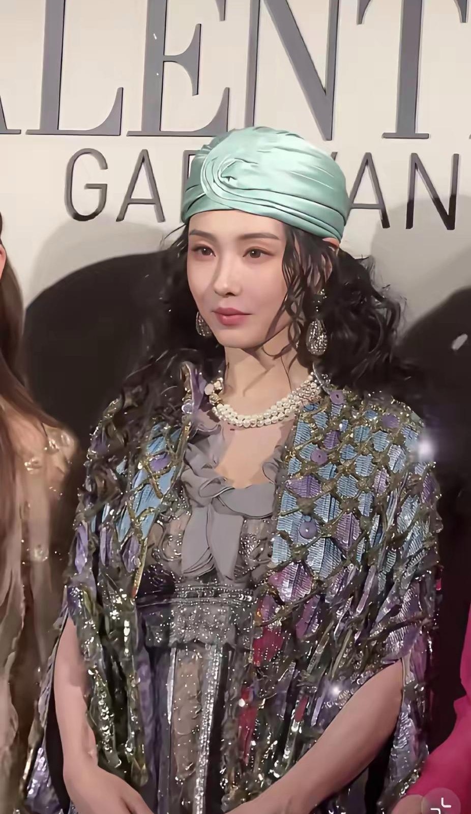 谢霆锋，当年应该爱惨了张柏芝，如今结果让人唏嘘，好在张柏芝给他留了三个爱的结晶。