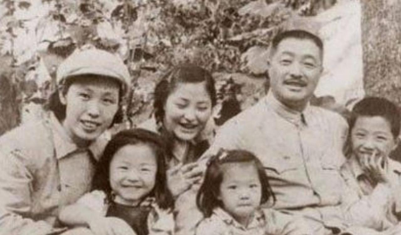 1967年，刚刚考入北大的贺晓明听闻噩耗，她立即乔装打扮赶去塘沽。借着一个化名，