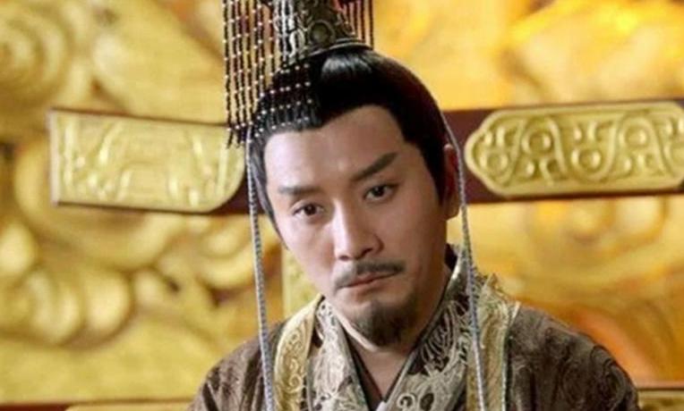 西晋末年，赵王司马伦举办宴会，宾客顾荣发现一旁侍立的厨子在咽口水，便将盘中的肉割