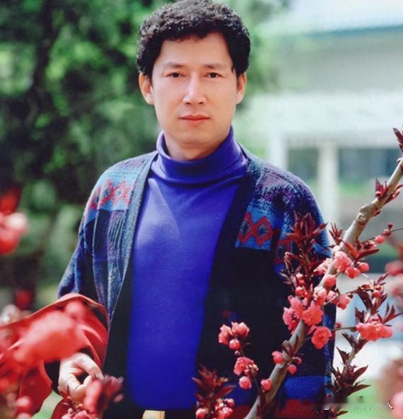 “她比我大40岁！晚上睡在我旁边的时候，我浑身都起鸡皮疙瘩。”1993年，这个继