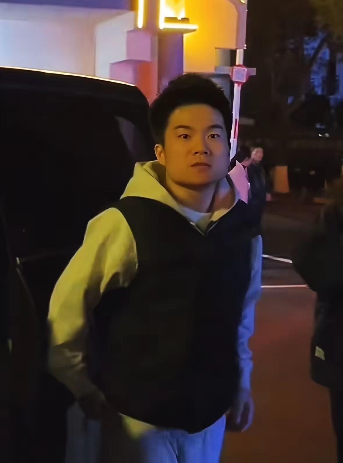 董宇辉你飘了吗？这是武当山的道士和道姑吗，修行的人也搞世俗的欢迎仪式？
