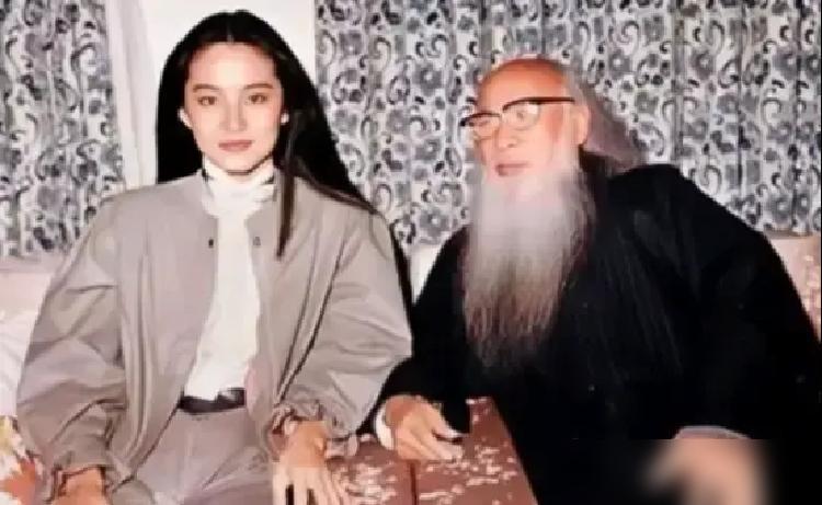 鬼才导演徐克搞不定的事，林青霞一道菜就解决了。当年徐克拍《新蜀山剑侠》，想请