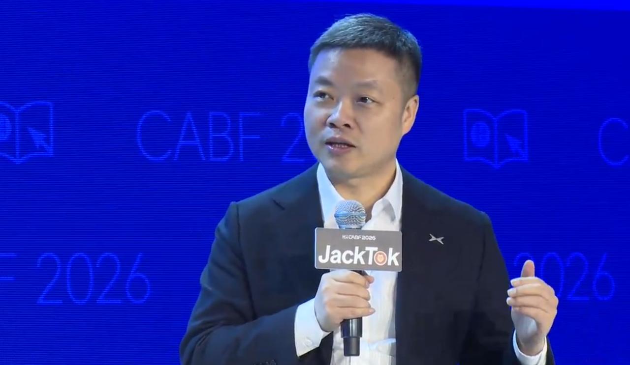 何小鹏称汽车是一个不好的商业模型。5月15日，在2026轩辕汽车蓝皮书论坛上