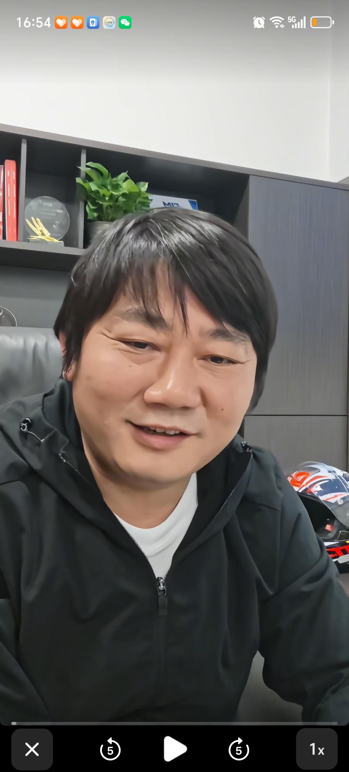 张雪本人首次回应了其因挺华为余承东，被网友质疑“蹭热度、抱大腿”的事情。张雪直