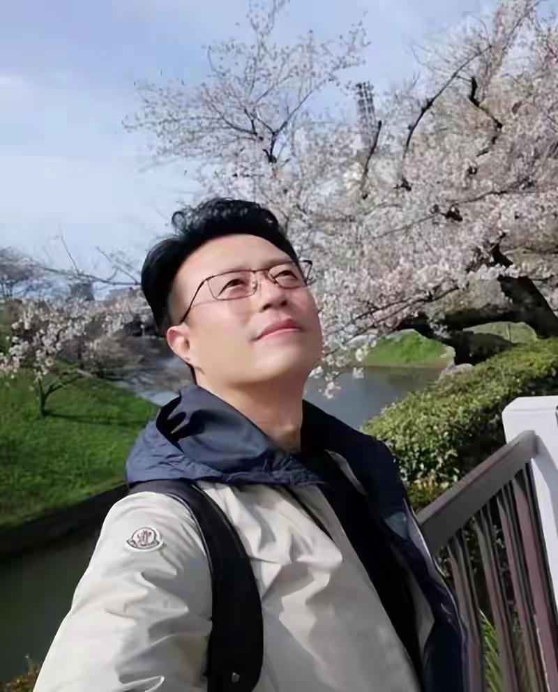 56岁大叔相亲提“搭伙3条规”：每月7千生活费，大钱别找我！女方摔门就走，评论吵