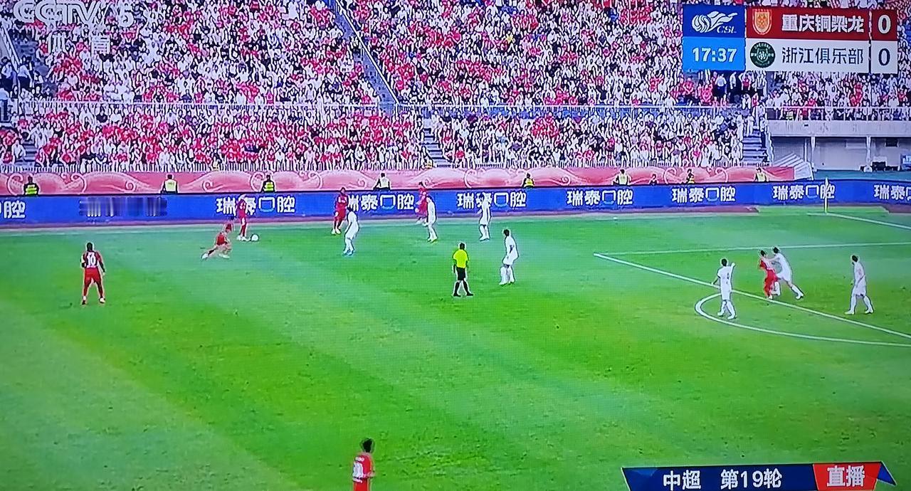 重庆铜梁龙也是好起来了！CCTV5都在黄金时段直播重庆铜梁龙的比赛了，本场比赛如